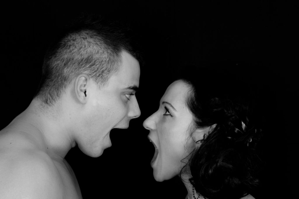 9 semne îngrijorătoare că ar trebui să îți reevaluezi relația cu partenerul